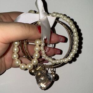 Elegant Gold and Cream Bracelet Set